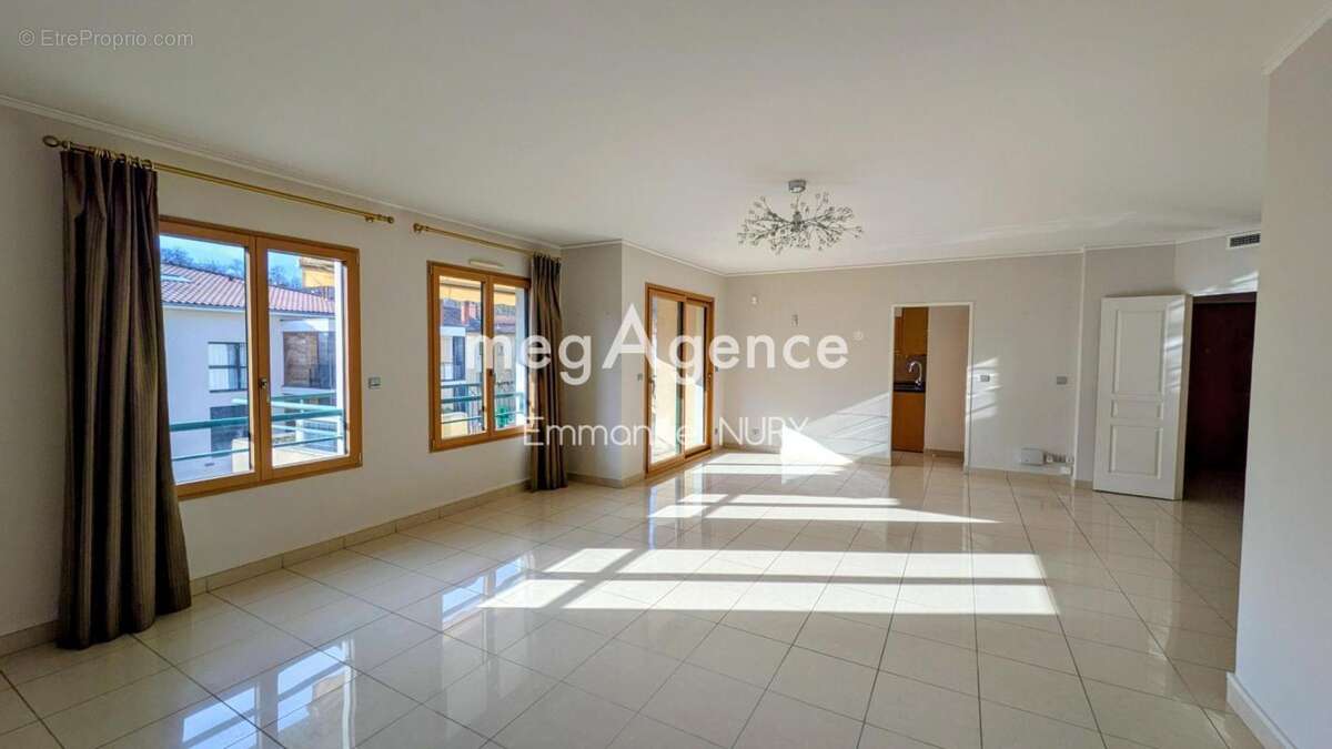 Appartement à CHARBONNIERES-LES-BAINS