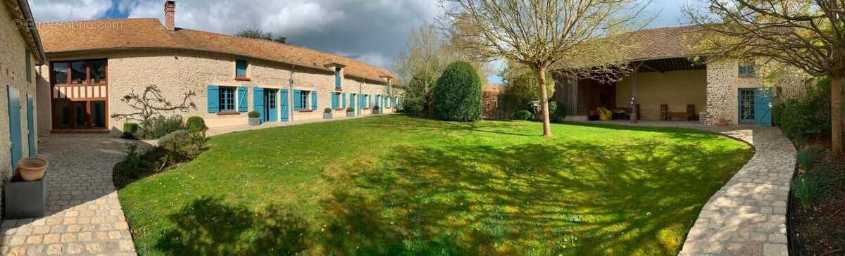 Maison à HOUDAN