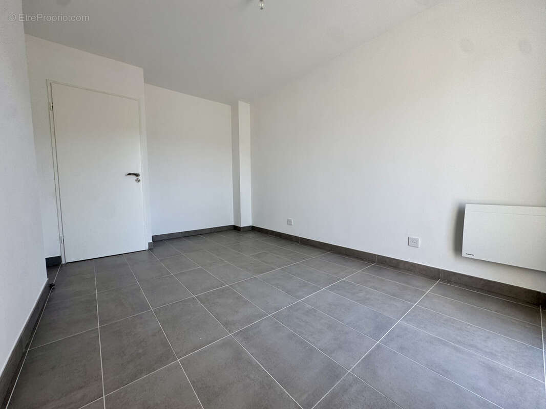 Appartement de type T2 en rez de chaussée au sein d'une résidence avec piscine à La Londe les Maures - photo 8