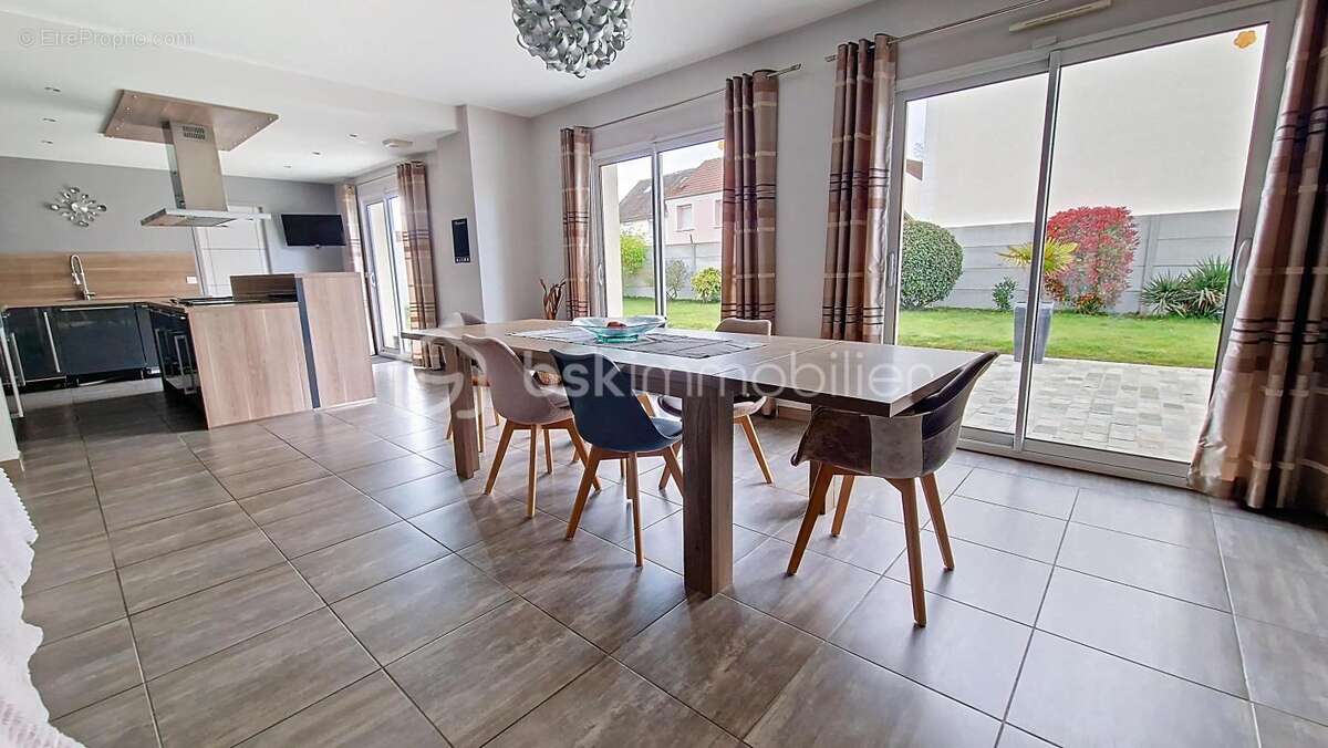 Maison à CLAYE-SOUILLY