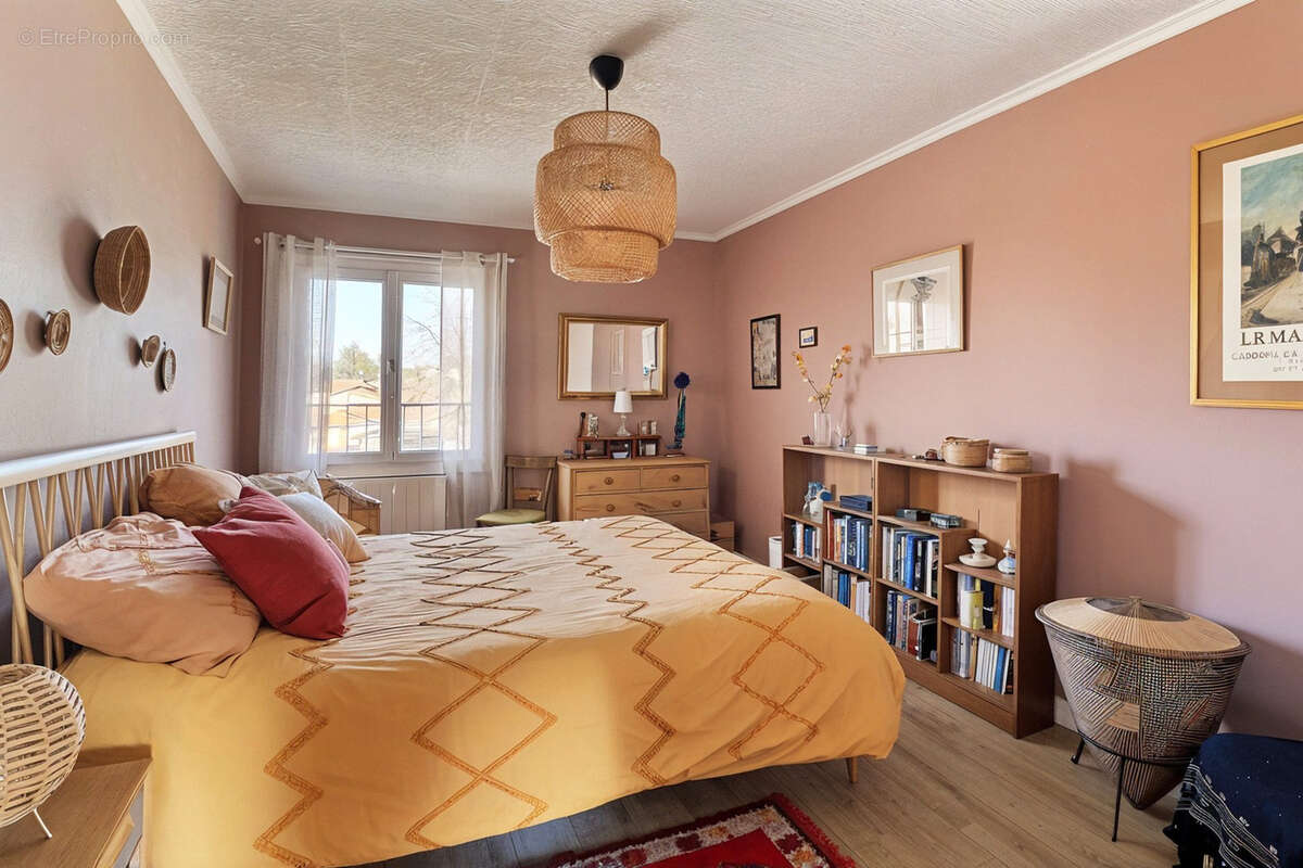 Appartement à SAINT-GENIS-LAVAL