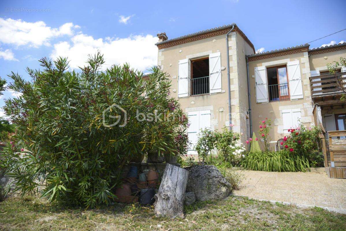 Ensemble immobilier de caractère en pierres 490m² avec activité locative rentable - photo 13
