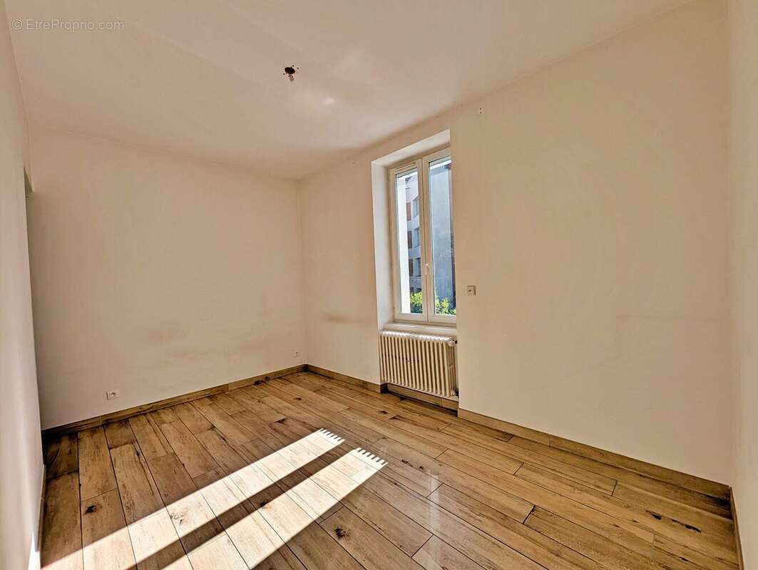 Chambre étage - Maison à VALENCE