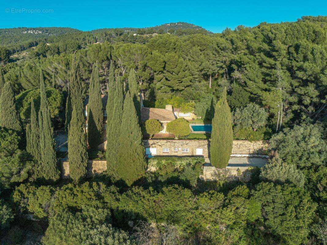 Propriété authentique de 400m² avec Vue Mer à Sanary-sur-Mer - photo 7