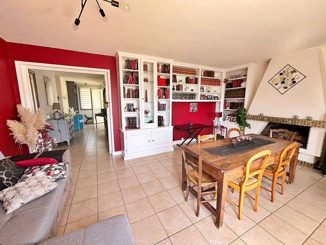 Maison à RENAISON