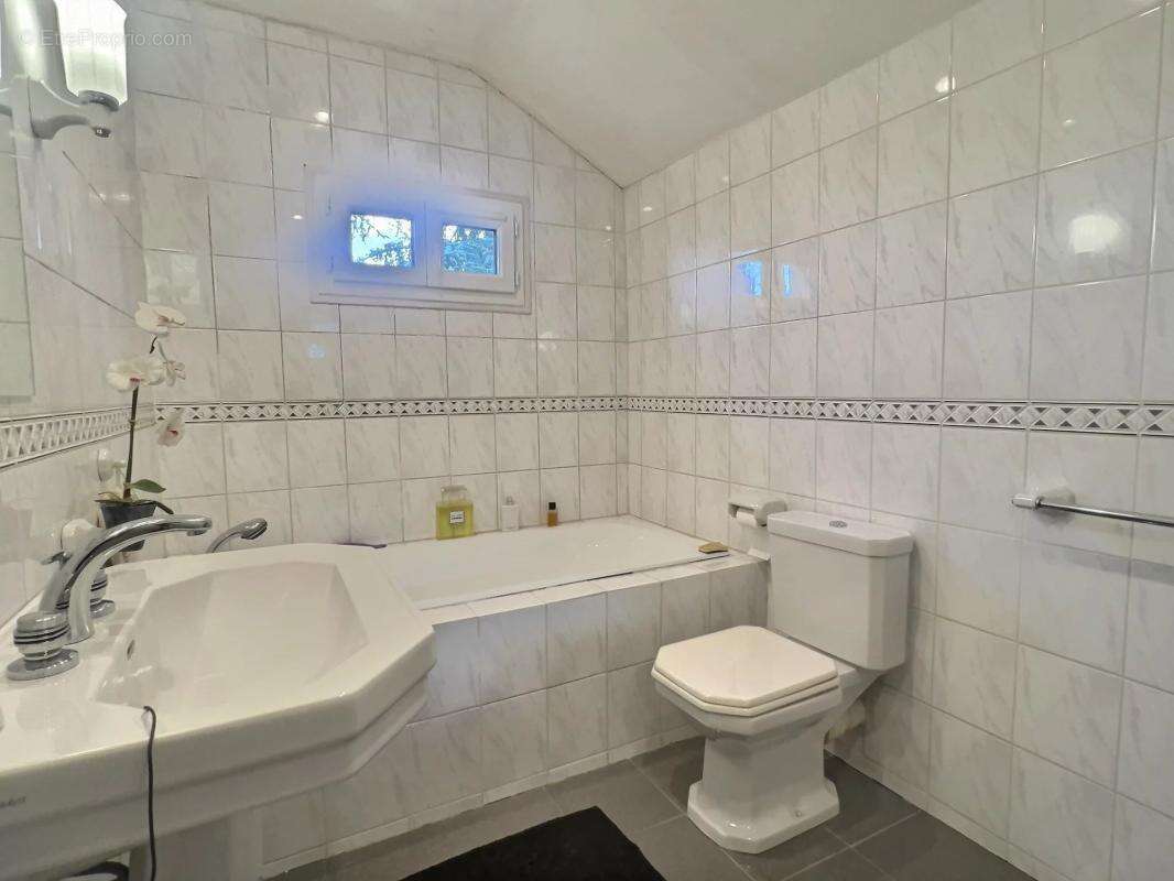 Maison à SAINT-MAUR-DES-FOSSES