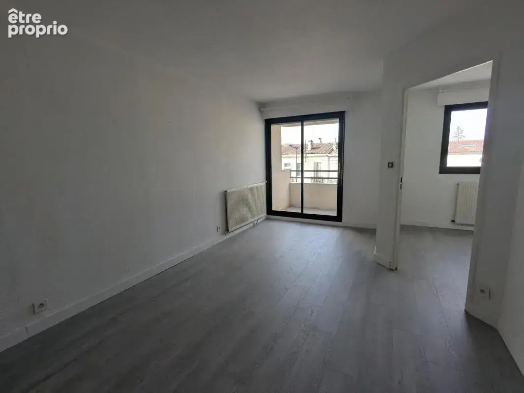 Studio avec chambre et balcon - St Genès - photo 2