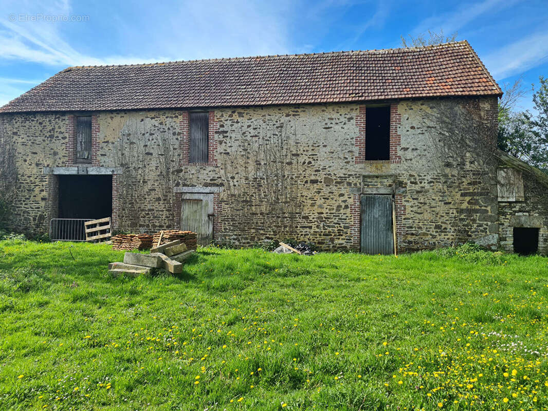 Maison à MENIL-HERMEI
