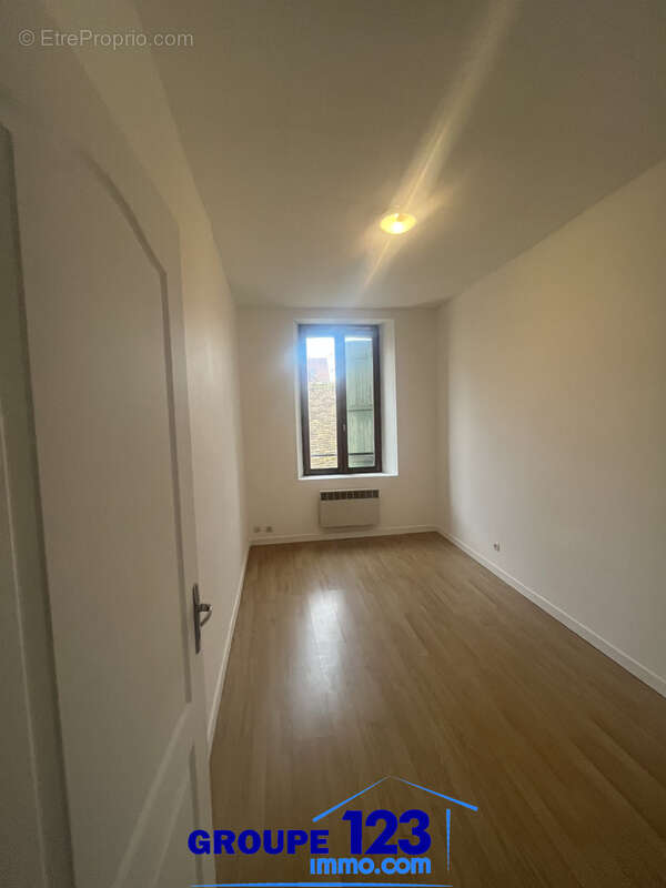 Appartement à BRIENON-SUR-ARMANCON