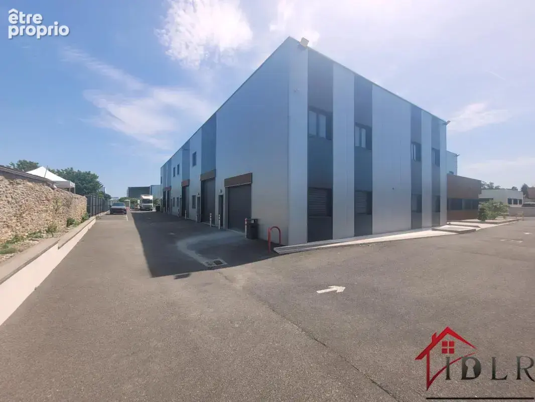 Coubert - batiment commercial + appartement - photo 14