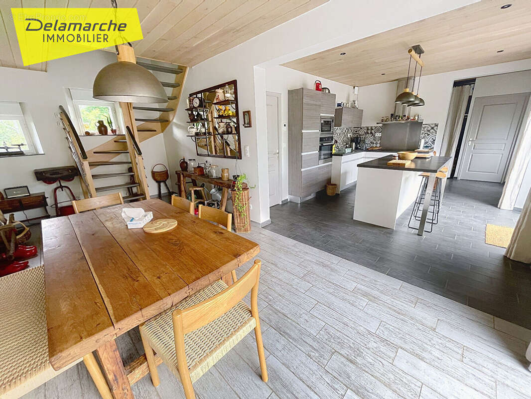 Maison à SAINT-SAUVEUR-LENDELIN