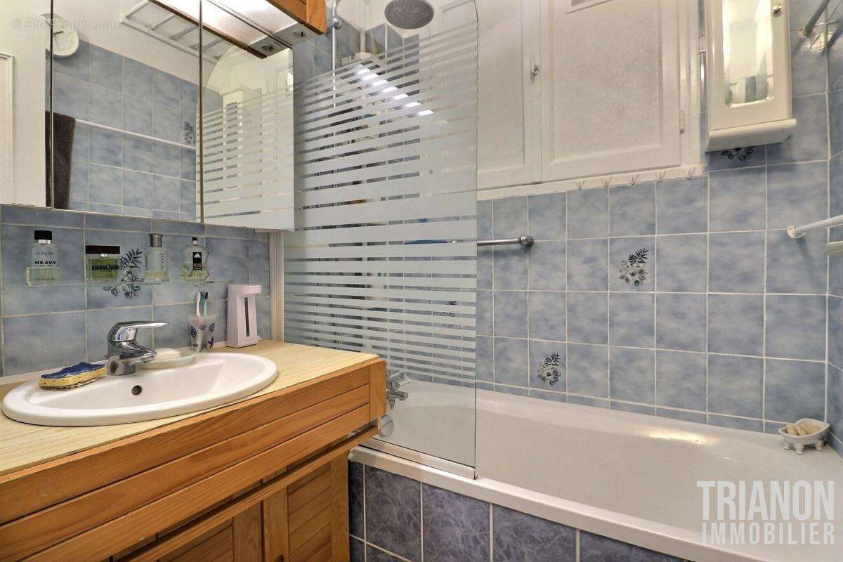 Appartement à LES CLAYES-SOUS-BOIS