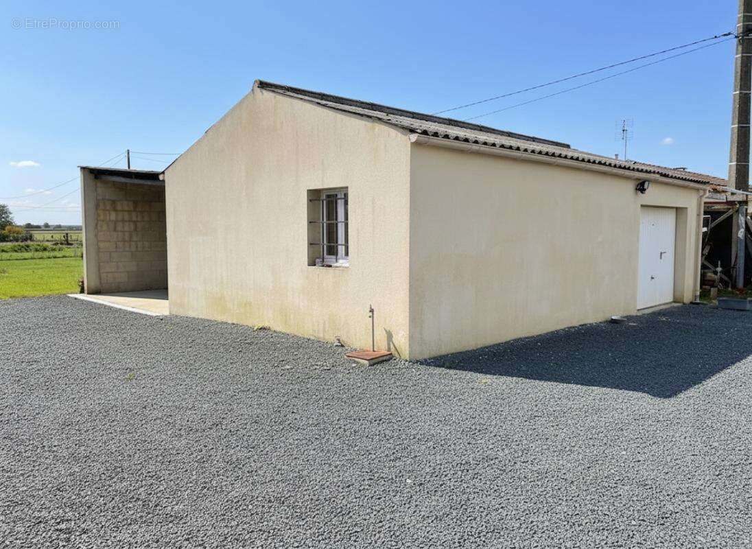 Maison à 5 minutes de GEMOZAC 5 pièces 118 m2  de plain pied avec grand garage - photo 14