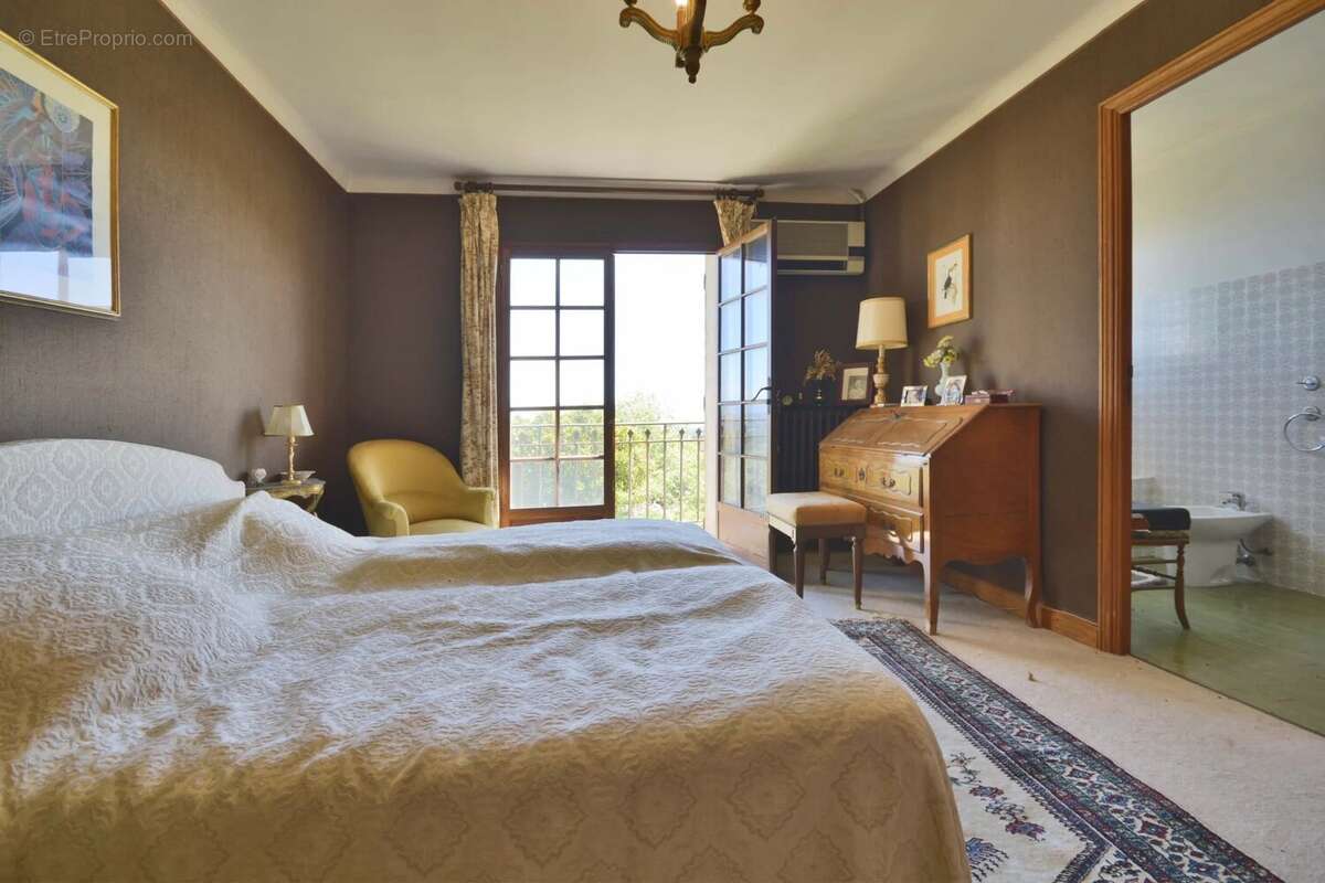 Maison à ROQUEFORT-LES-PINS