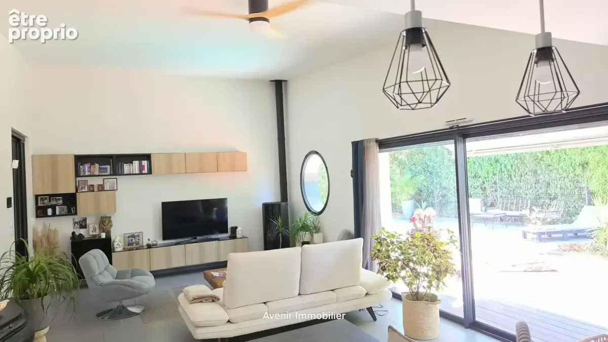 Maison 121 m² à Saint-Etienne-De-Montluc  - photo 3