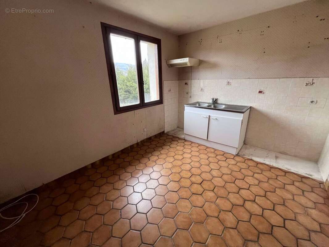 1-Cuisine - Maison à CONDAT