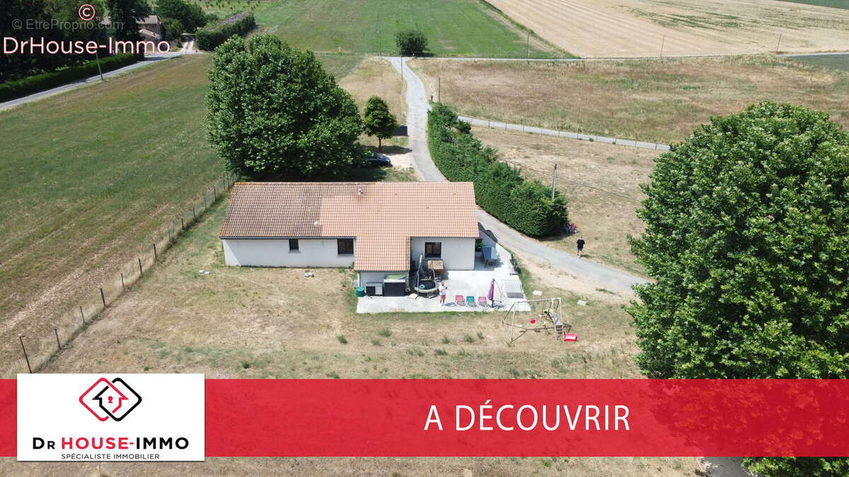 Maison à MONTELEGER