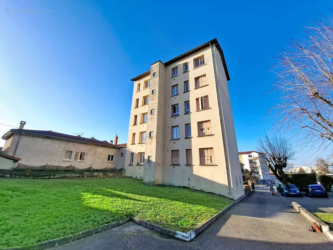 Appartement à SATHONAY-CAMP