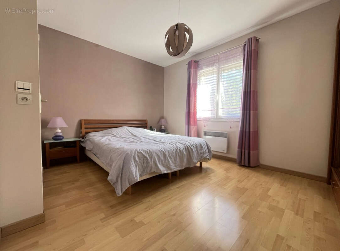 Maison à SAINT-PIERRE-DU-PERRAY