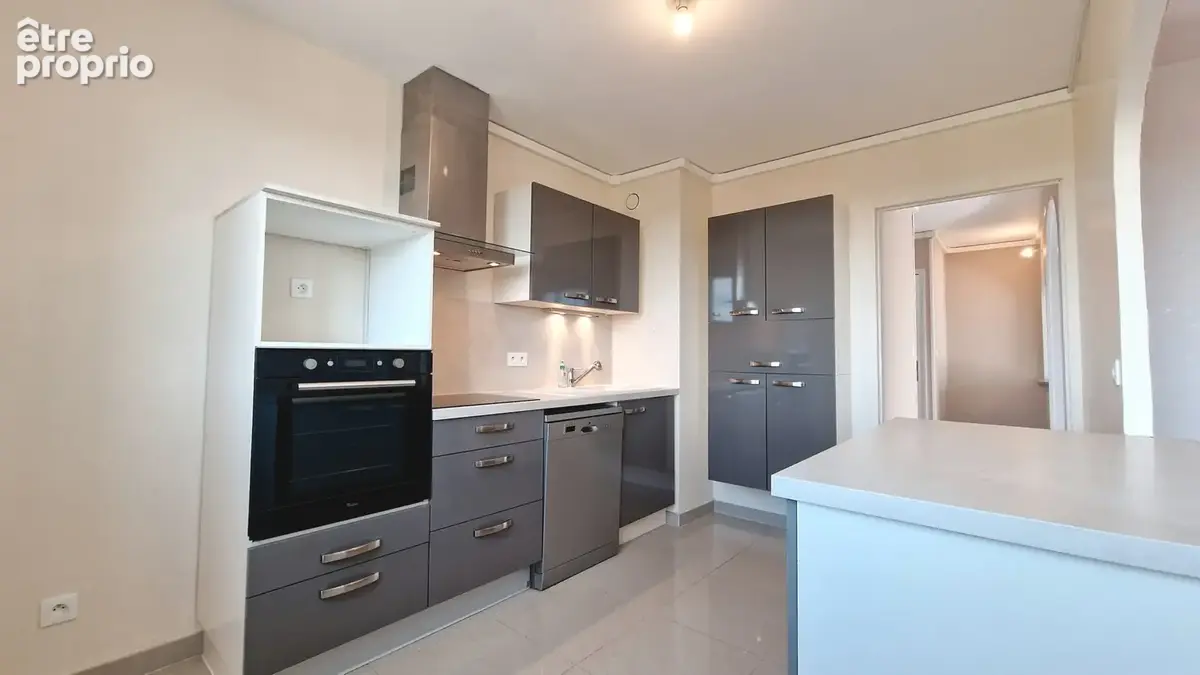 Appartement - 93 m2 - 5 pièces - photo 2