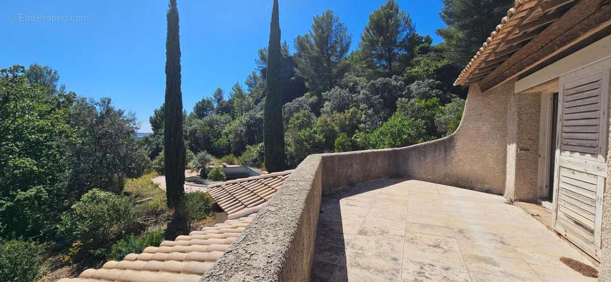 Maison à LE REVEST-LES-EAUX