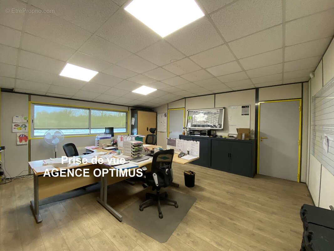 Commerce à VILLENEUVE-LA-GUYARD