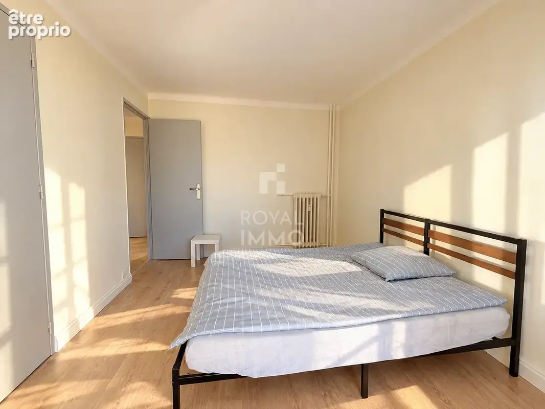 Appartement 3 chambres avec 2 balcons, loggia et cave - photo 3