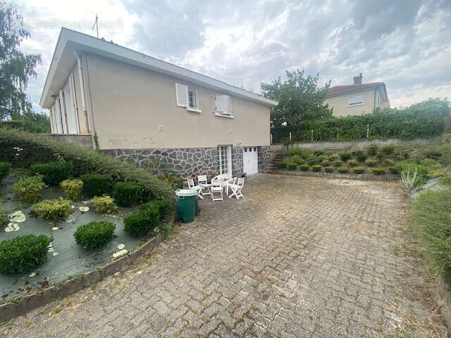 Maison des années 1970 avec sous-sol sur terrain clos de 680 M2 - photo 3