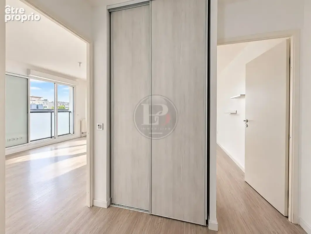 Appartement 3 pièces de 63 m2, lumineux avec balcon et parking en sous-sol. - photo 2