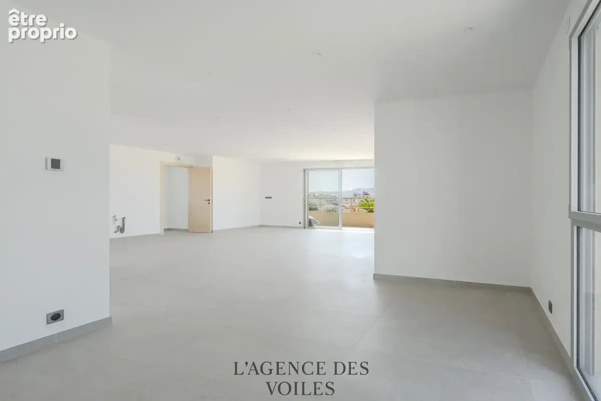Grand appartement T3 au dernier étage à Sanary-sur-Mer - photo 2