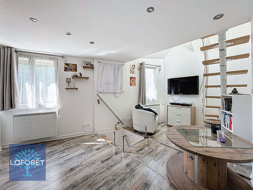 Appartement à LA FERTE-ALAIS