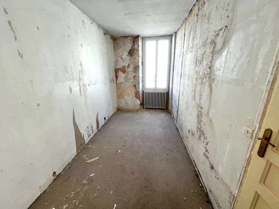 Opportunité d’Investissement Idéale au Cœur du Dynamique Ribérac - photo 10