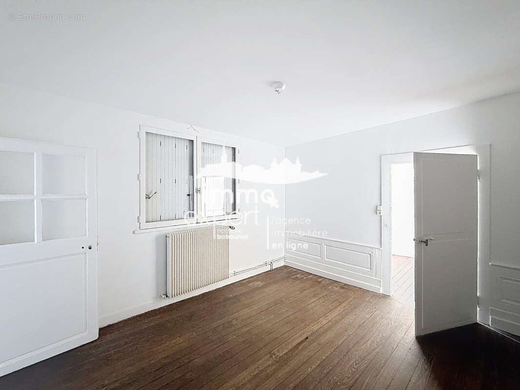 Appartement à MIRECOURT