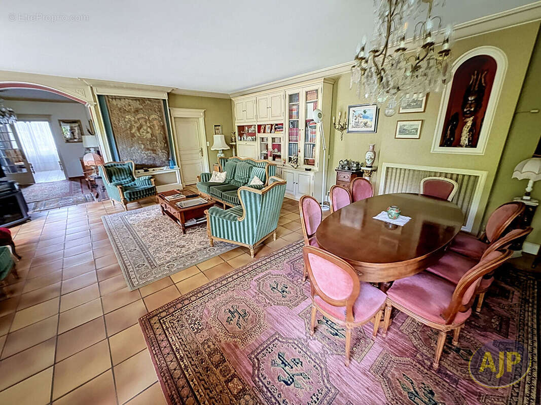 Maison à SAINT-MACAIRE-EN-MAUGES