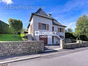 Maison à SAINTE-GENEVIEVE-SUR-ARGENCE