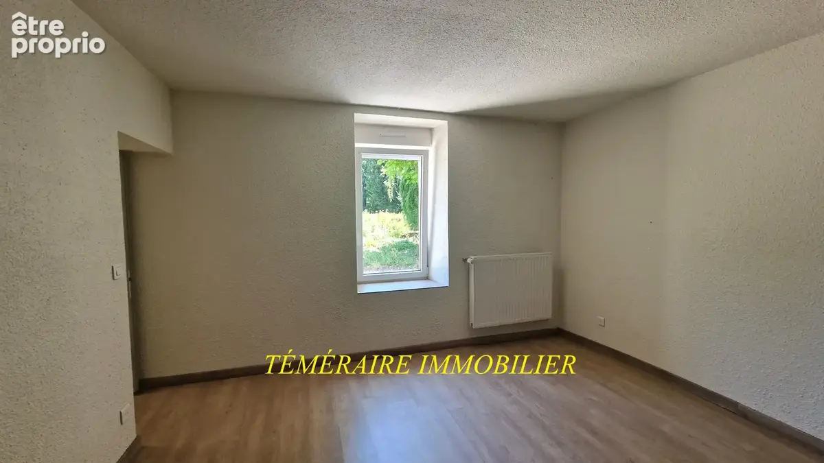 MONNET-LA-VILLE - Grand T4 en duplex de 165m2 - photo 9