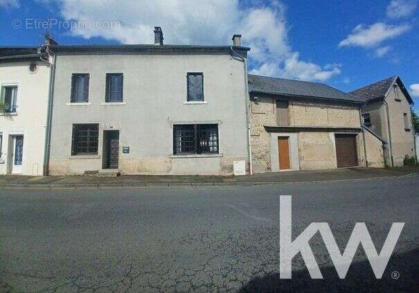 Maison à SAINT-GERVAIS-D'AUVERGNE