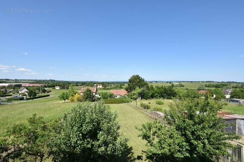 Appartement à CERCY-LA-TOUR