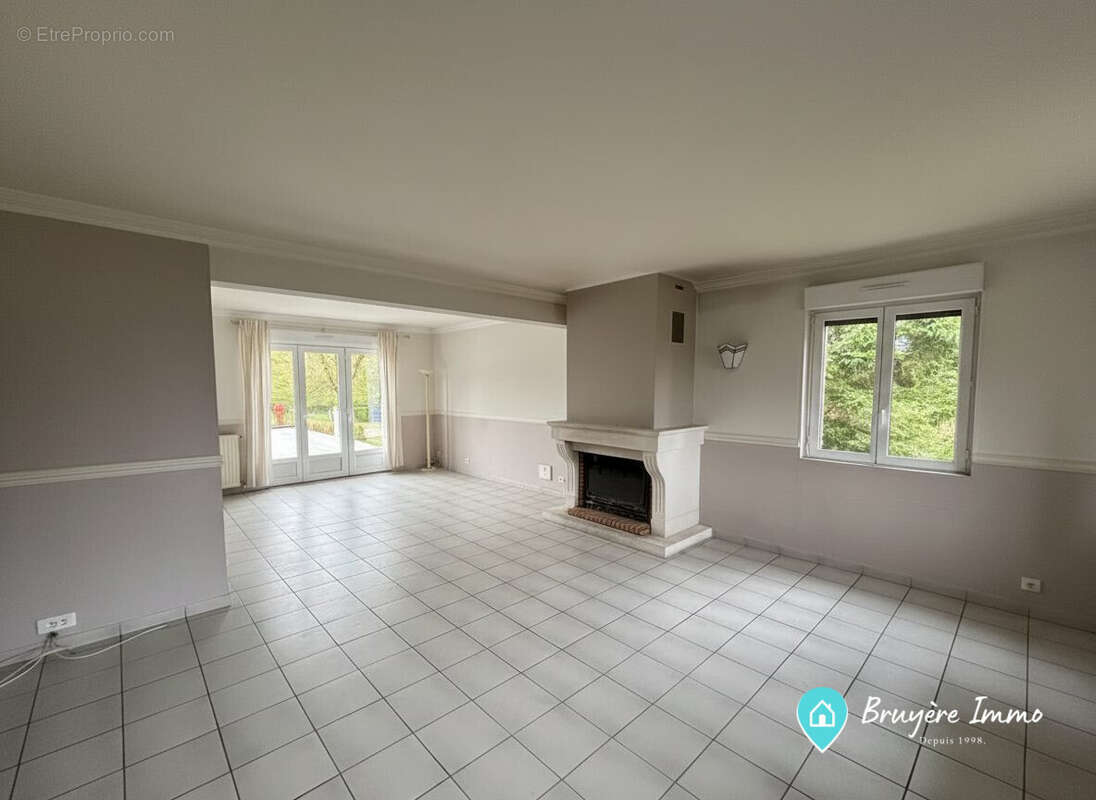 Maison à MONDREPUIS