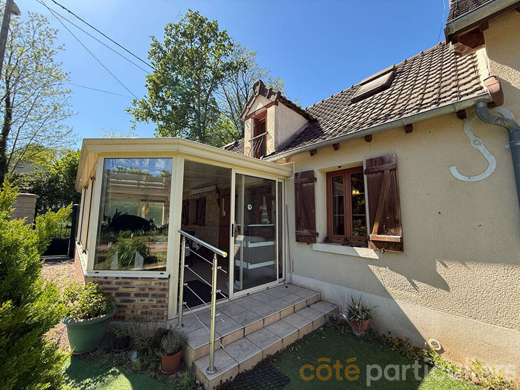 Maison avec jardin clos et garage, au calme à deux pas de la forêt de Tronçais - photo 2