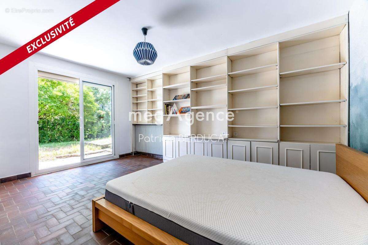 PROPRIETE FAMILIALE avec MAISON et ANNEXE / 189m² / 5 CHAMBRES - Avec terrasse et jardin arboré - photo 10