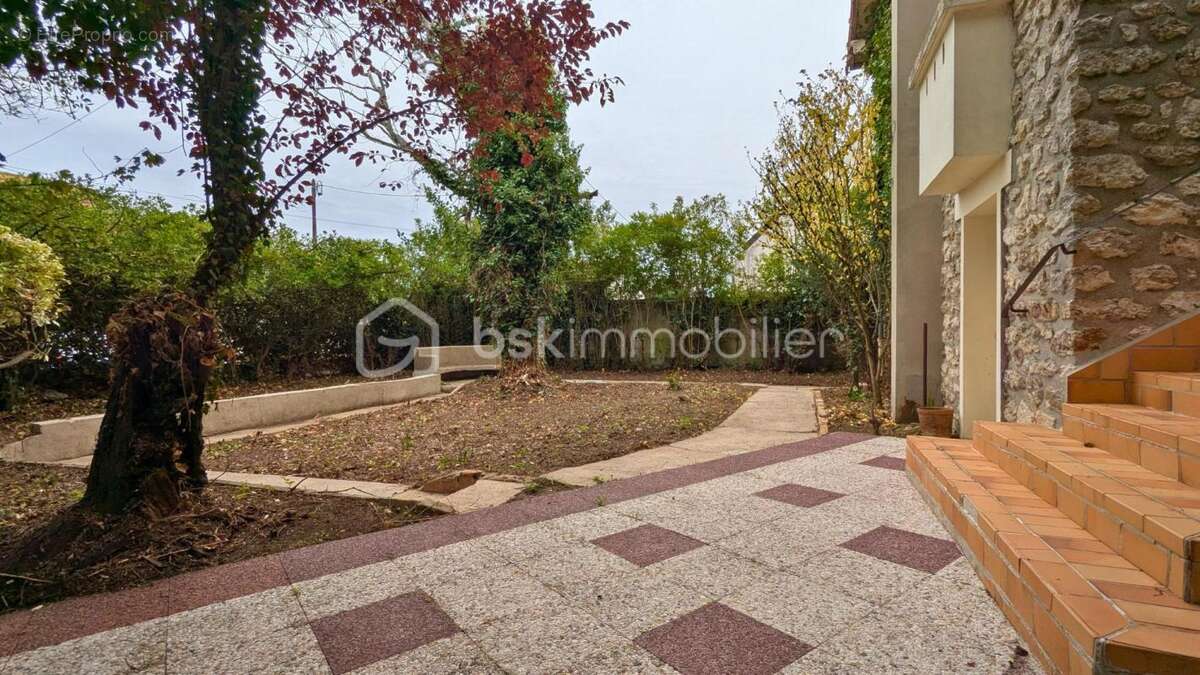 Maison à COMBS-LA-VILLE