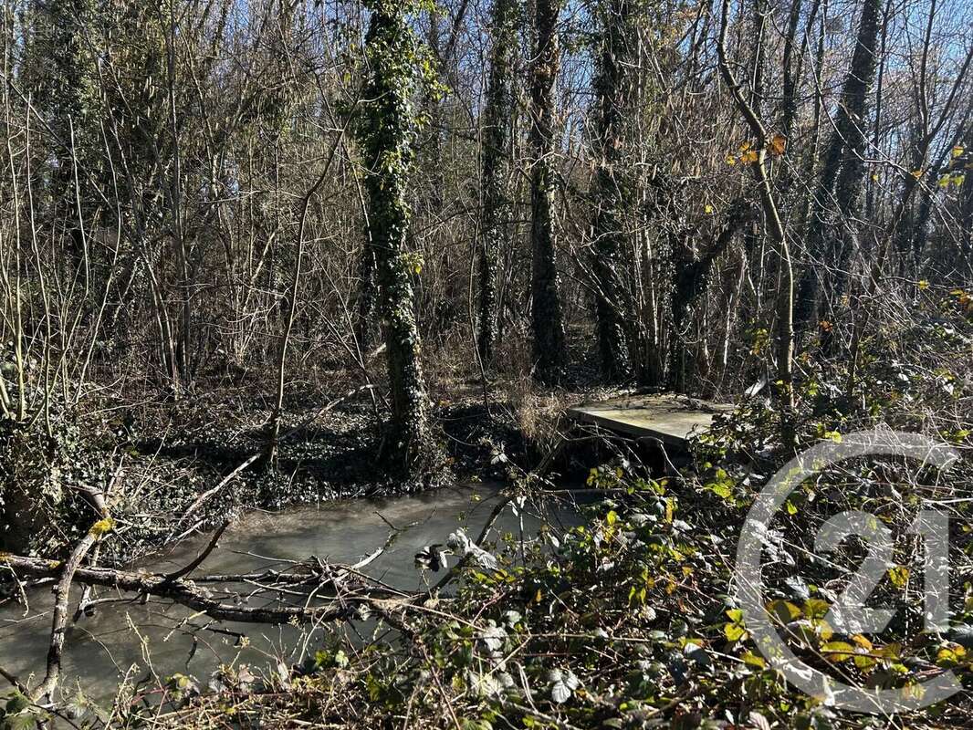 Terrain à CONNANTRAY-VAUREFROY