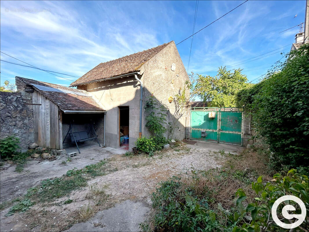 Maison 2 pièces 49.56 m2   Grange et dépendance et fort pententiel d'évolution    Terrain 389 m2   VILLEMANOCH - photo 11