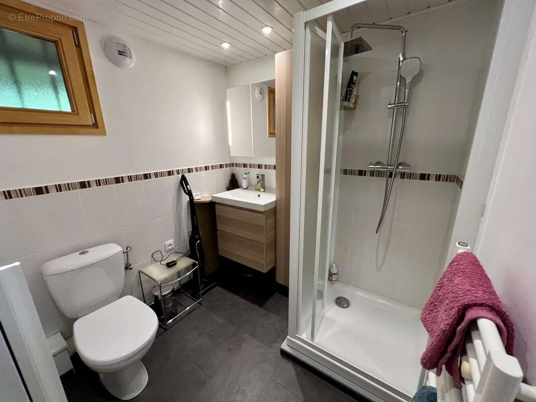 Chalet rénové en deux appartements - photo 16