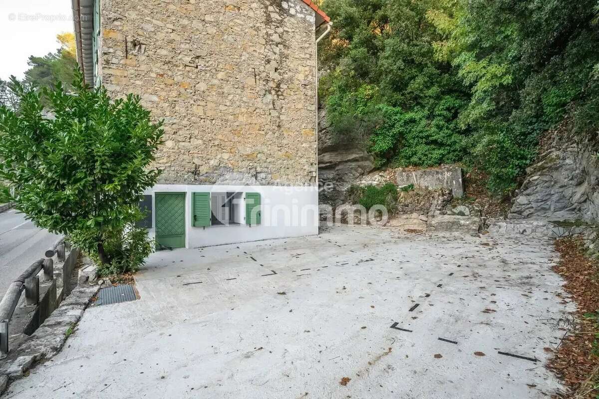 Appartement à TOURRETTE-LEVENS