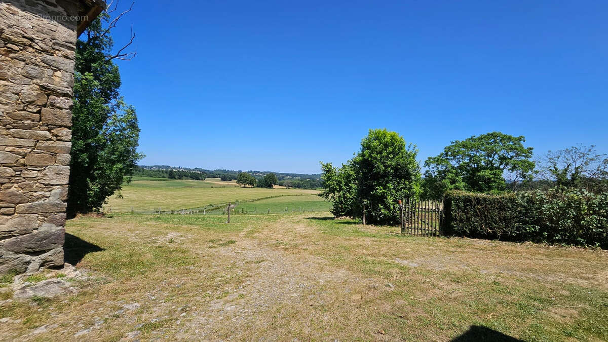 Maison à LADIGNAC-LE-LONG