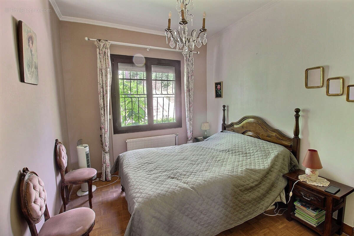 Maison à SAINT-CLEMENT-DE-RIVIERE