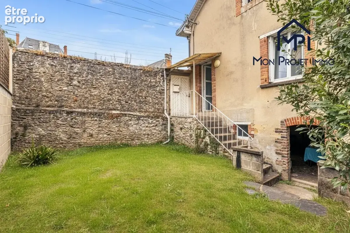 Maison 50 m² à Laval  - photo 2