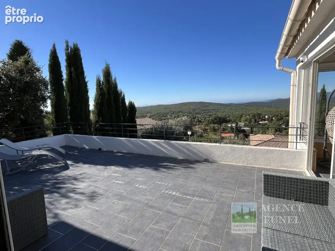Splendide Villa Contemporaine 5 Chambres - Terrain 1699 m2 avec Piscine - Vue Panoramique - Espace bien-être - photo 14